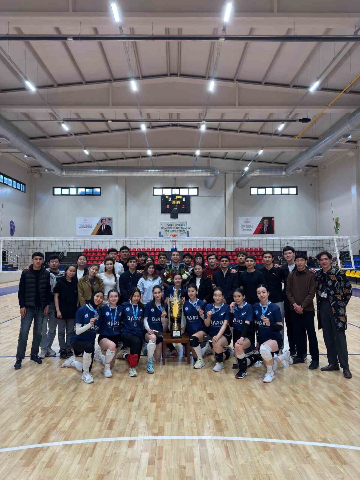 Voleybol turnuvasında Kazakistanlı öğrenciler şampiyon oldu.