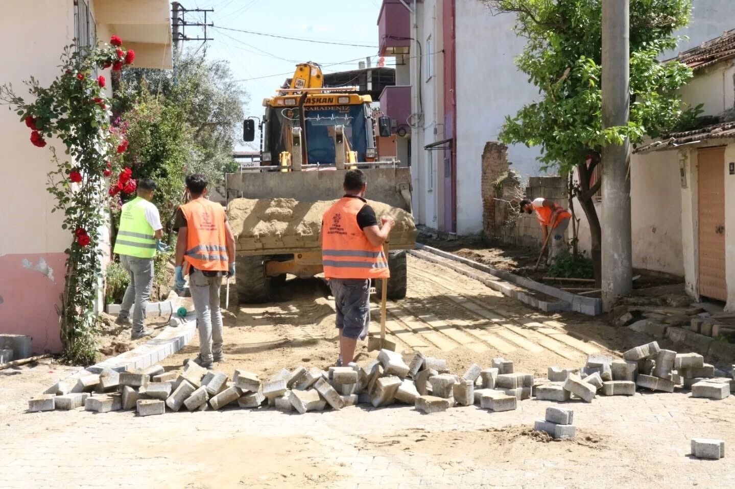 Yenipazar'da üstyapı atağı: Parke taşları yenileniyor