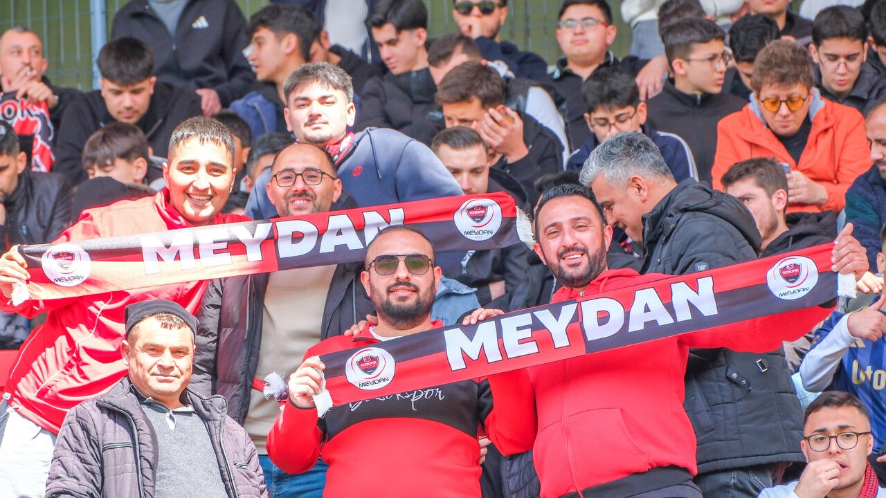 Taraftarin Azmi̇ Ve Bi̇r Şehri̇n Uyanişi (1)