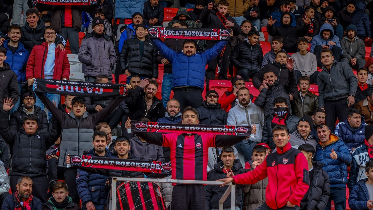 Taraftarin Azmi̇ Ve Bi̇r Şehri̇n Uyanişi (2)