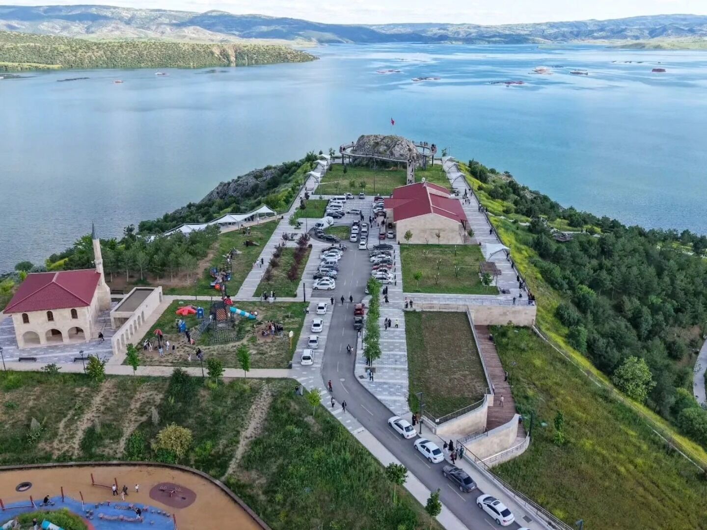 Çekerek Millet Bahçesi Bayram Tatilinde Yoğun Ilgi Gördü, Araç Kuyrukları Oluştu (3)