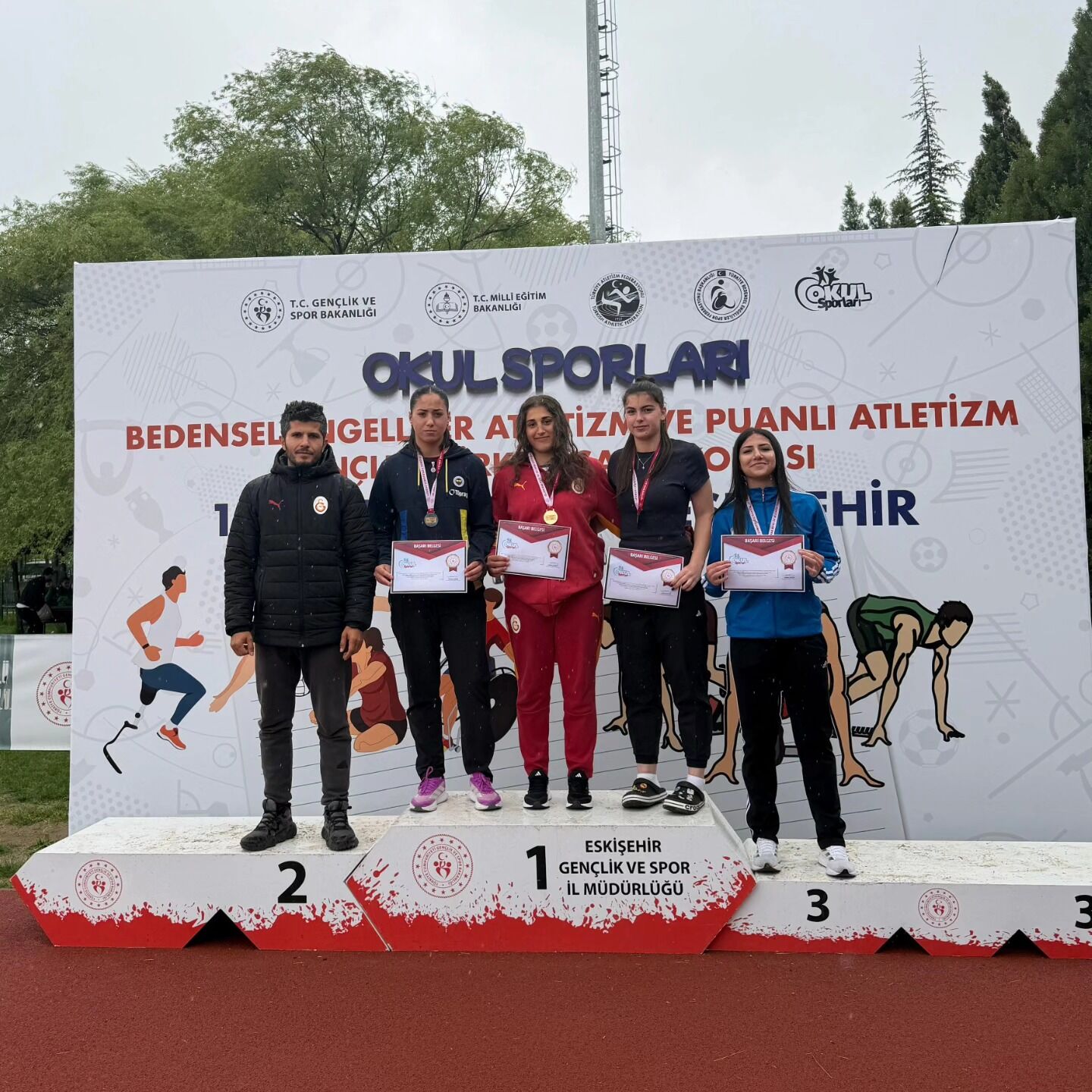 Emine Nur Bektaş Altın Ve Bronzla Döndü (1)