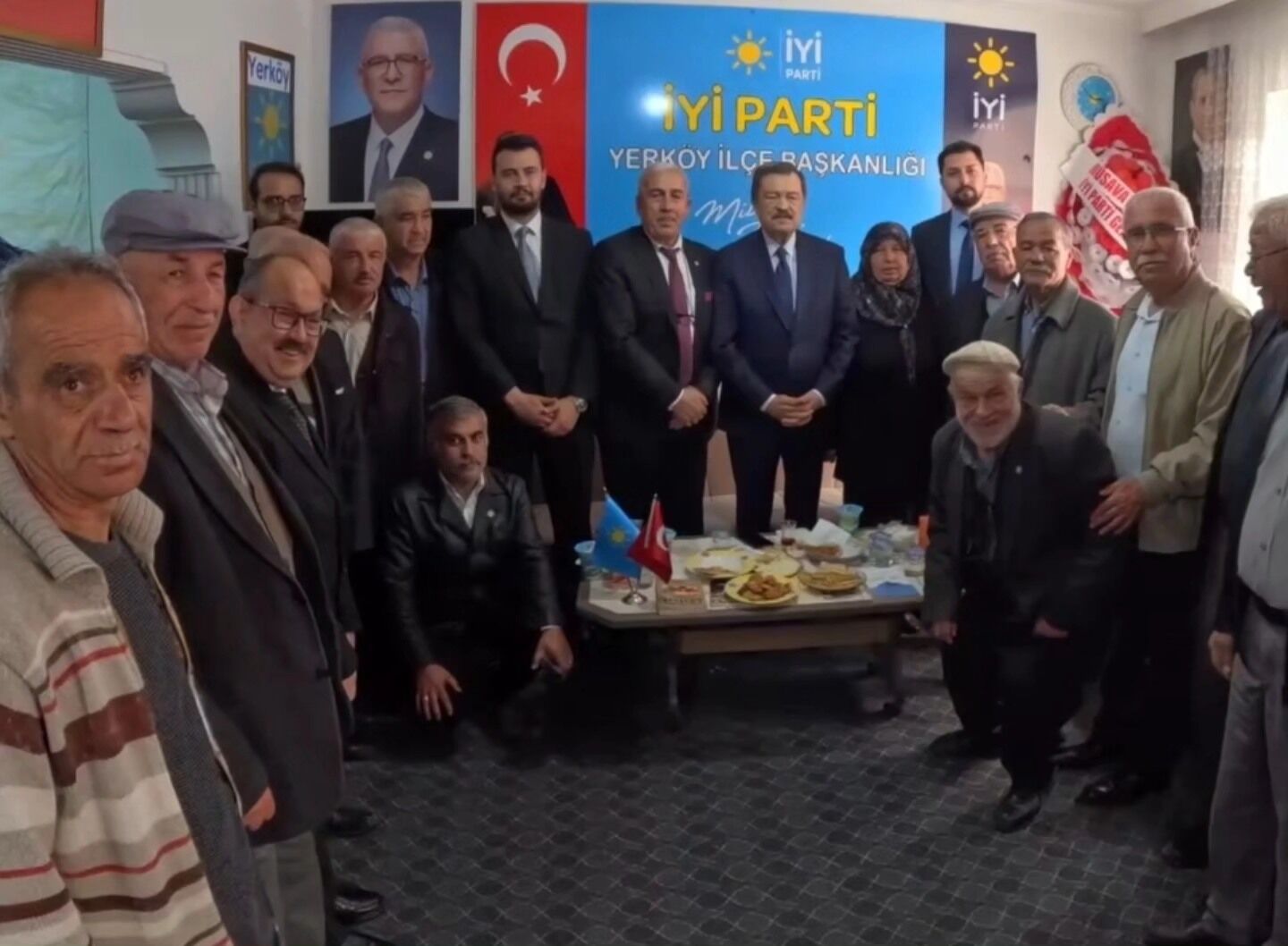 Kayalar'dan Yerköy'e Çıkarma Esnaftan Şehit Ailelerine Kapı Kapı Ziyaret (1)