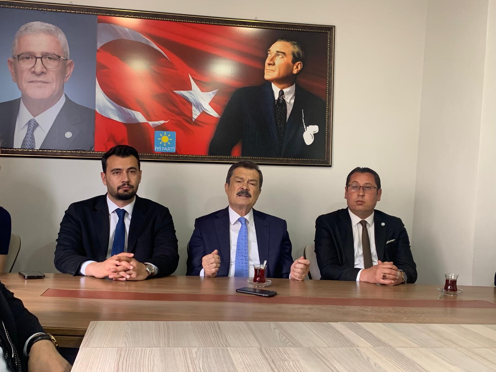 Lütfullah Kayalar Teşkilatla Buluştu, Mesajı Net Verdi (2)