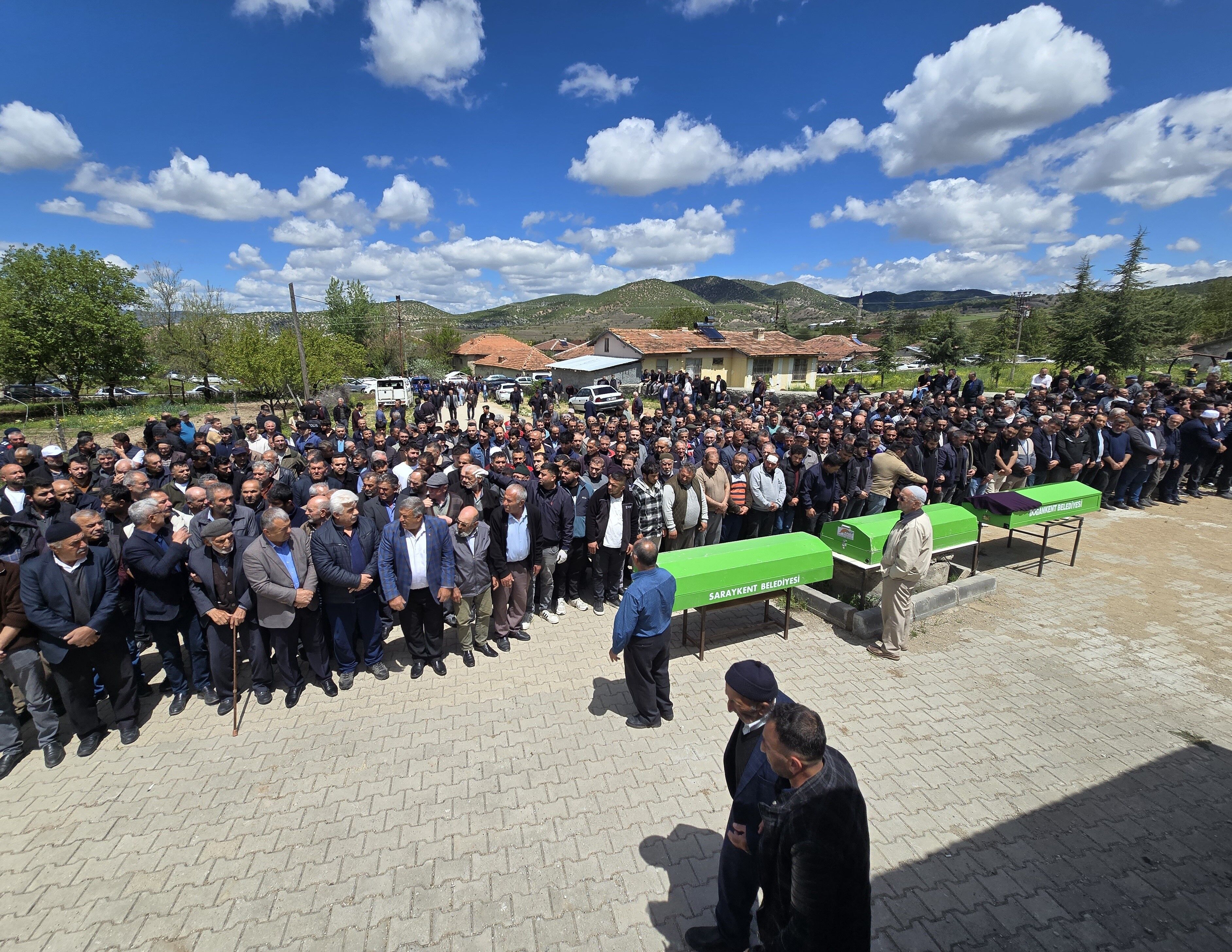 Saraykent'te Son Yolculuk Şeref Şahin Ve 2 Öğrenci Toprağa Verildi (2)