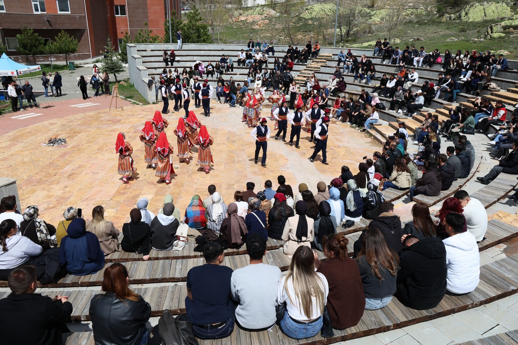 Yozgat Bozok Üniversitesi'nde Hıdırellez Coşkusu Ateş Üstünde Bahar Sevinci (1)