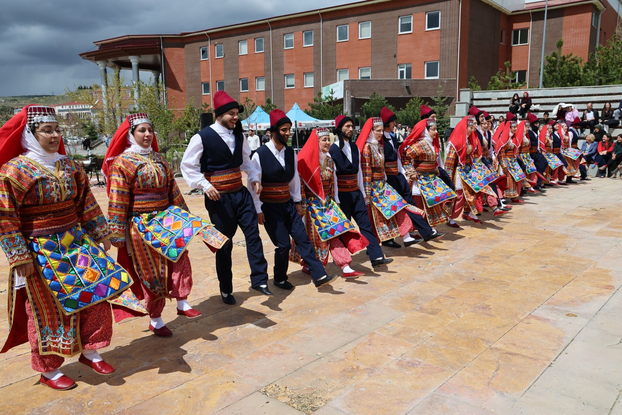 Yozgat Bozok Üniversitesi'nde Hıdırellez Coşkusu Ateş Üstünde Bahar Sevinci (3)