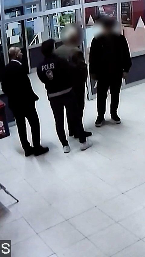 Yozgat'ta Ehliyet Sınavında Kopya Baskını Kamera Ve Kulaklıkla Yakalandılar (2)