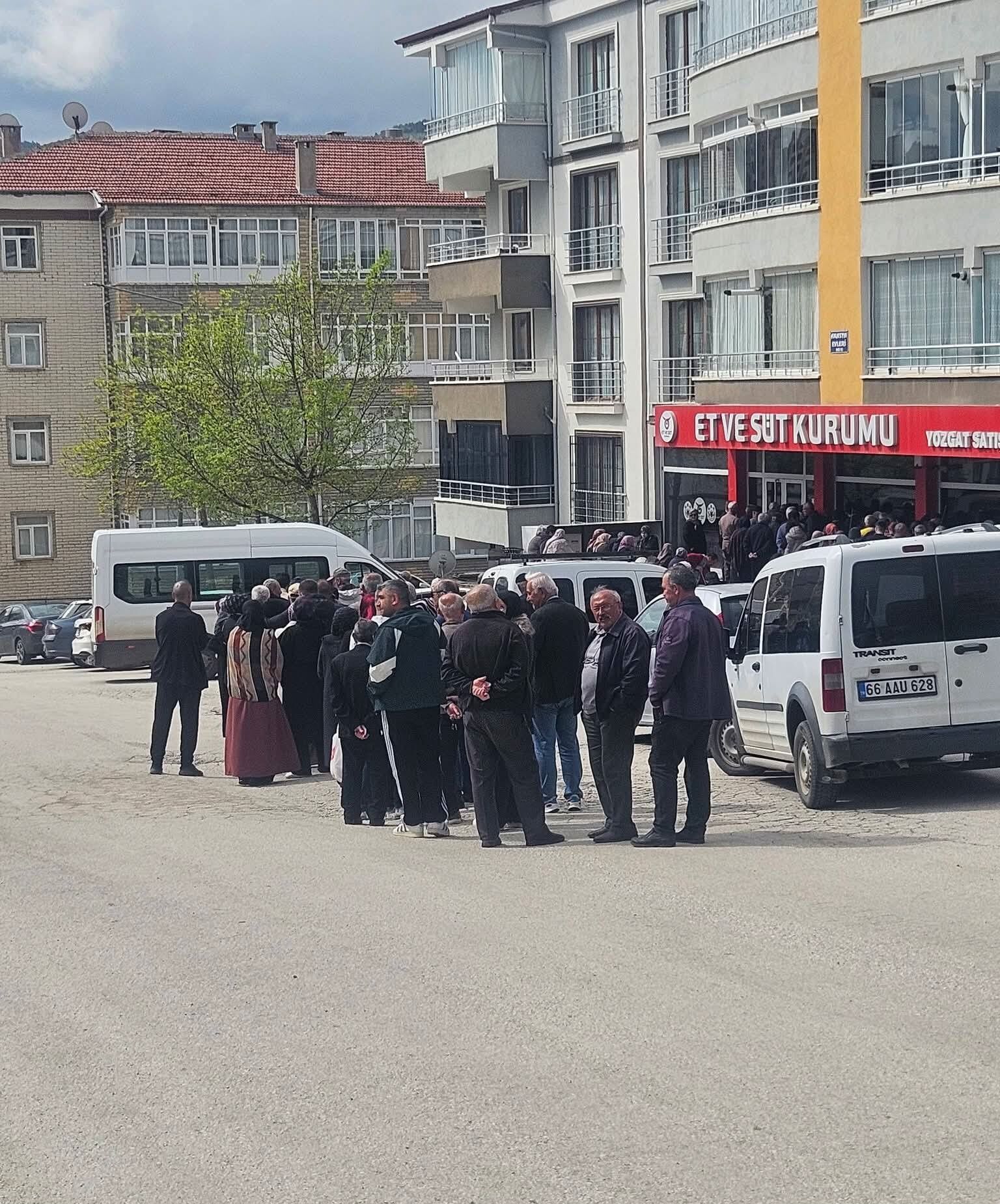 Yozgat'ta Esk Kuyruğu Piyasanın Yarı Fiyatına Et, Saatler Süren Bekleme (1)