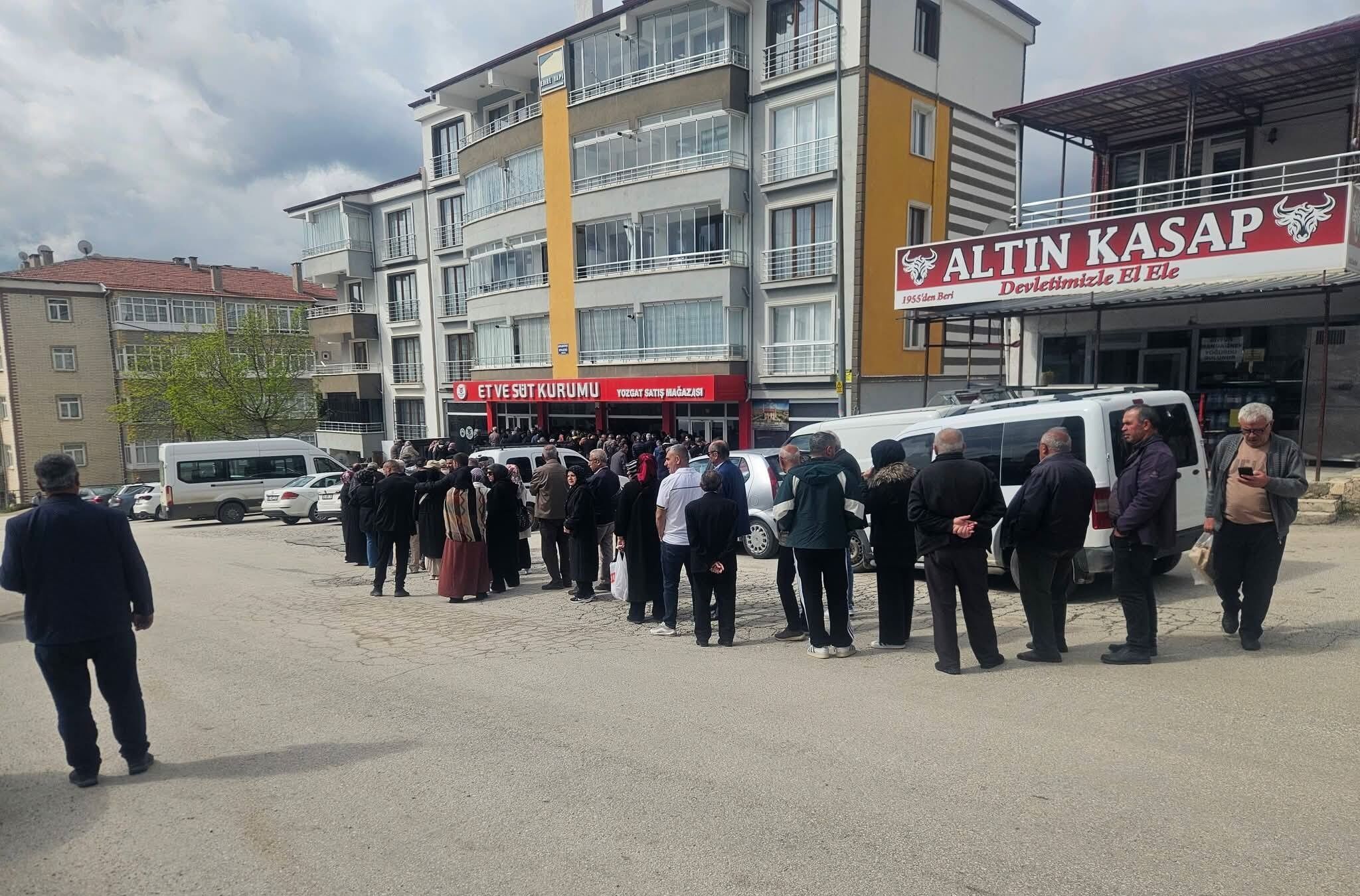 Yozgat'ta Esk Kuyruğu Piyasanın Yarı Fiyatına Et, Saatler Süren Bekleme (2)