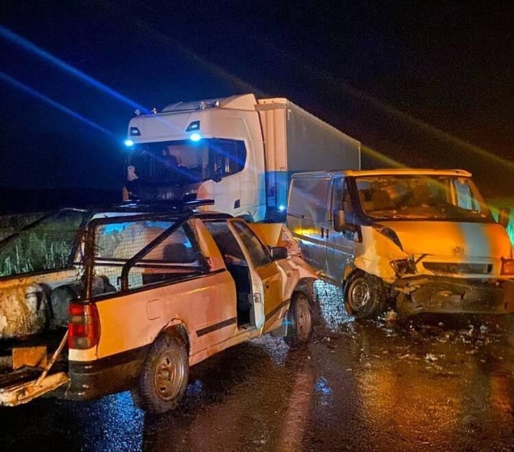 Yozgat'ta Pikap Ile Minibüs Çarpıştı 1 Kişi Hayatını Kaybetti (2)