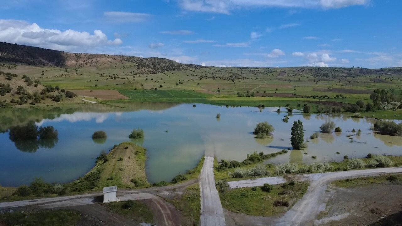 Yozgat’ta Yolu Sular Altında Kaln Köye Kayıkla Ulaştılar (1)