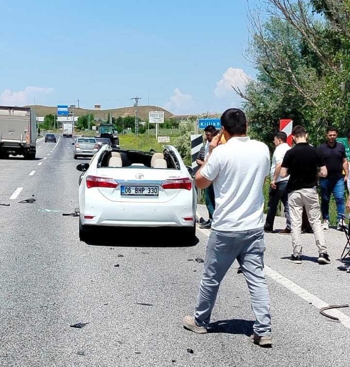 Hızlı Tren Kavşağı'nda Kaza 2 Yaralı (1)