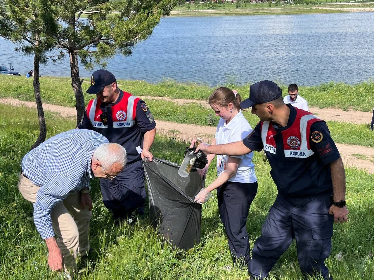 Sorgun'da Dünya Çevre Günü Baraj Çevresi Temizlendi, Nesiller Arası Mesaj Verildi (1)
