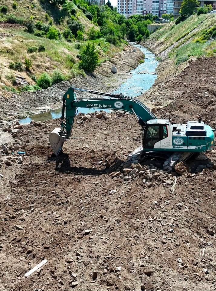 Yozgat'ta Kanal Temizliği Ve Yürüyüş Yolu Çalışmaları Aralıksız Sürüyor