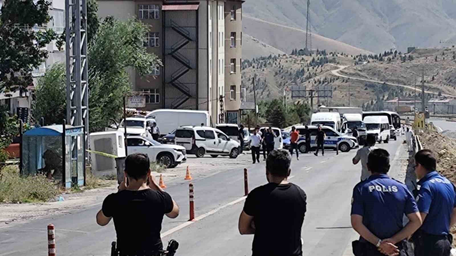 Bitlis'te otobüs durağında şüpheli paket alarmı