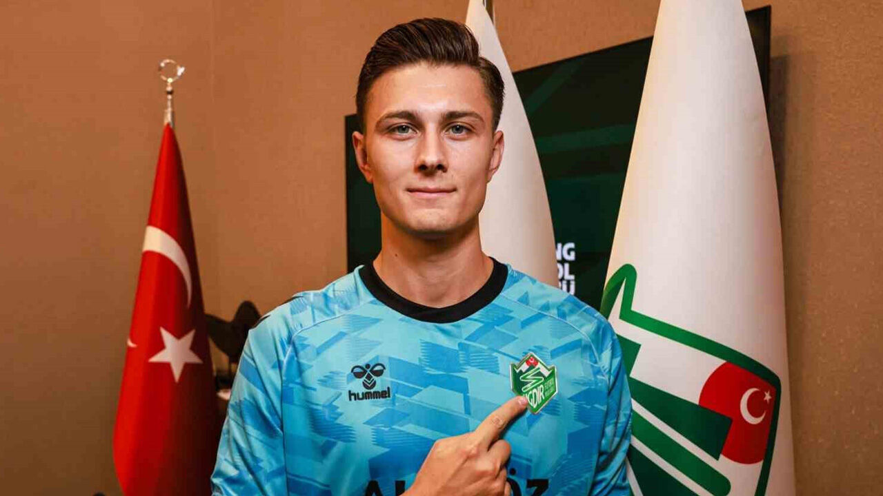 YOZGAT BOZOKSPOR'UN KALECİSİ EREN KARATAŞ 1. LİG'E TRANSFER OLDU
