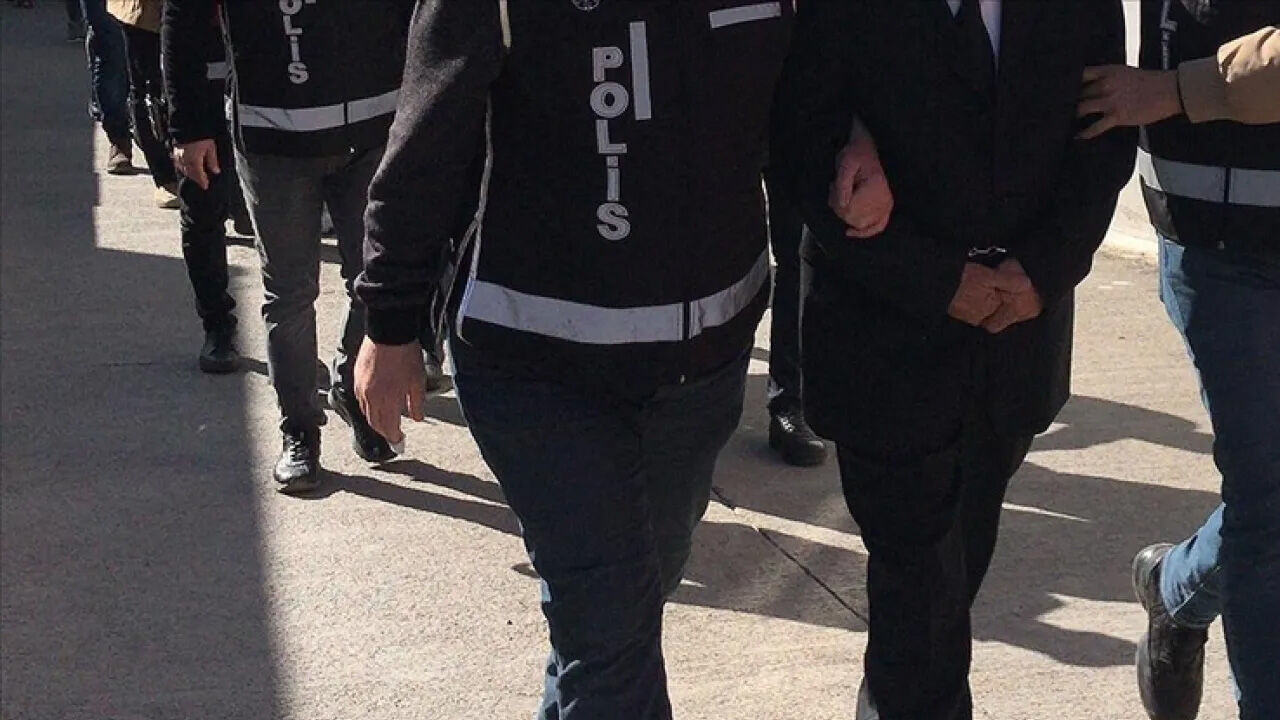 Polis