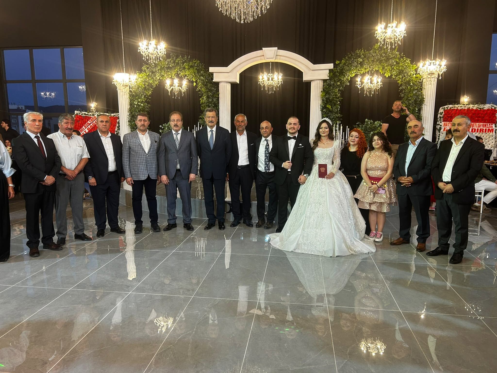 Yozgat Protokolünü Buluşturan Düğün: Kızıltaş Ailesinin Mutlu Günü