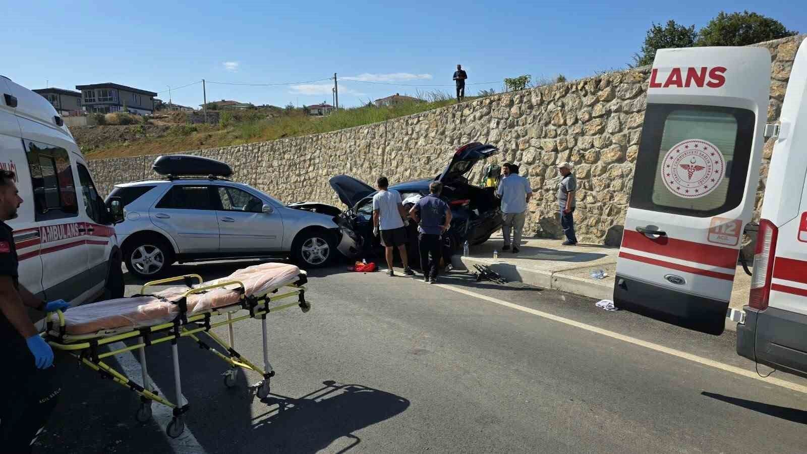 Yalova'da 2 otomobil çarpıştı: 4 yaralı