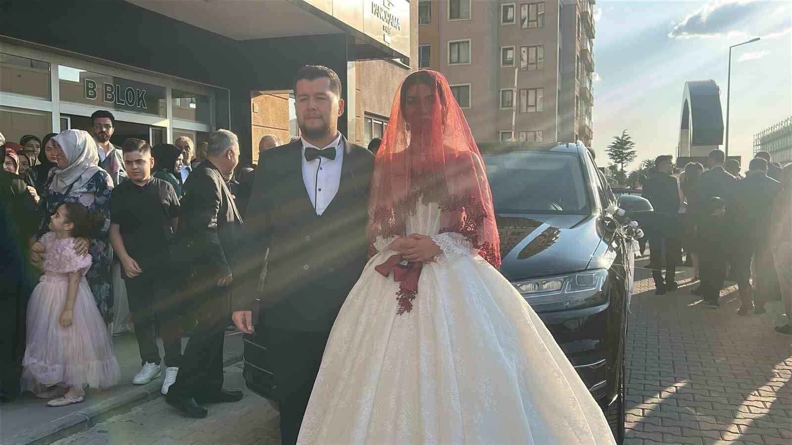Yozgat Valisi'nin makam aracı şehit oğluna gelin arabası oldu