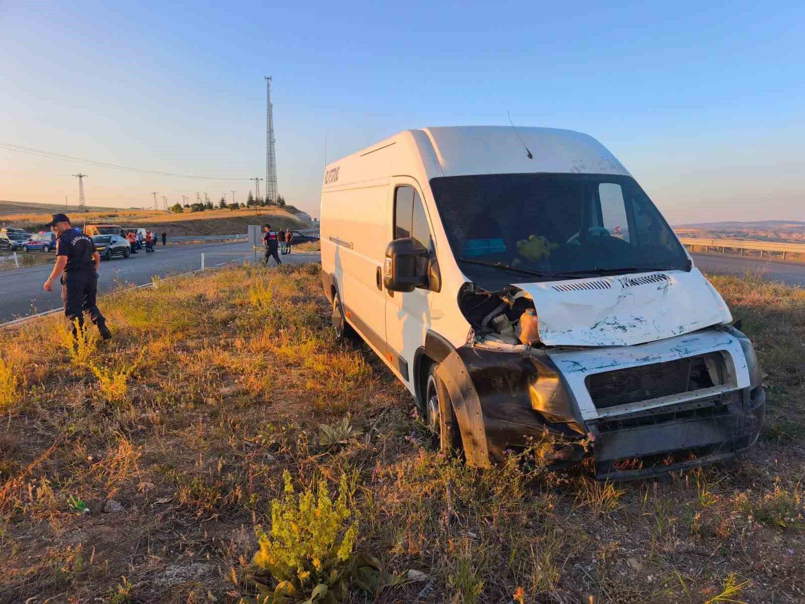 Yozgat'ta otomobil ile minibüs çarpıştı: 2 kişi hayatını kaybetti