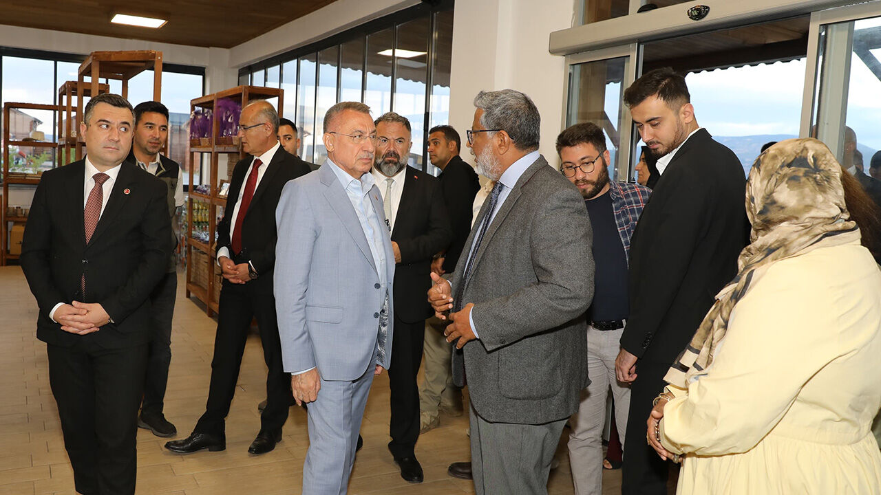 Fuat Oktay, Çekerek Lavanta Adası'nı Ziyaret Etti (1)