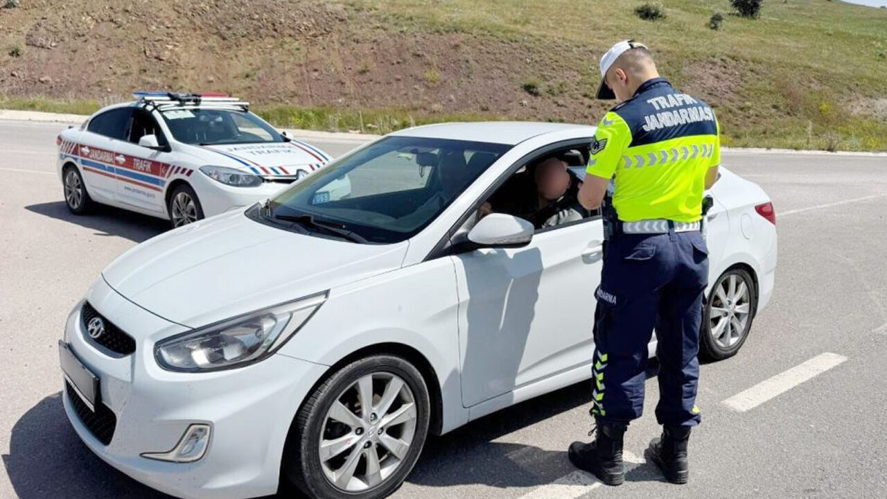 Jandarmadan Ehliyetsiz Sürücüye Göz Açtırmayan Denetim