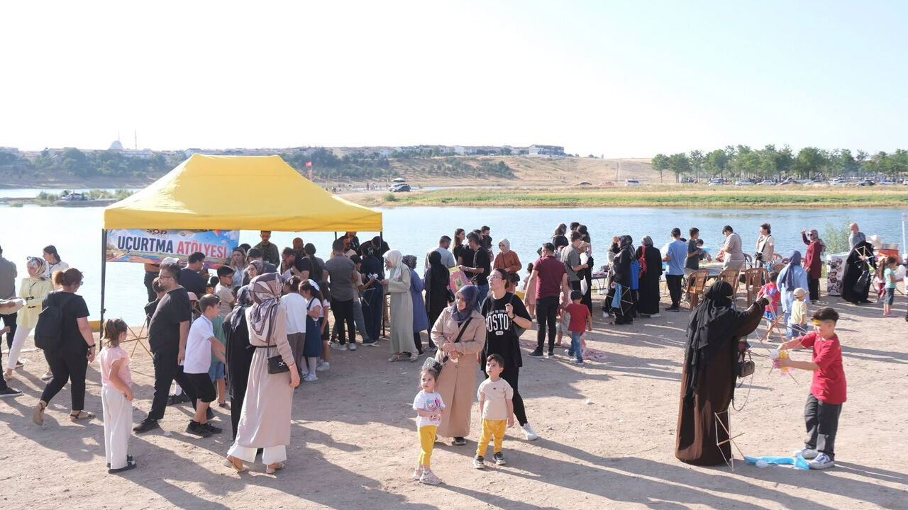 Sorgun'da Gökyüzü Rengarenk Uçurtmalarla Şenlendi (2)