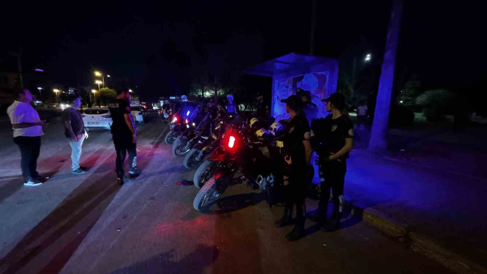Adana'da 'Huzur ve Güven' uygulaması: 64 aranan şahıs yakalandı, 191 araca 1 milyon 139 bin TL ceza