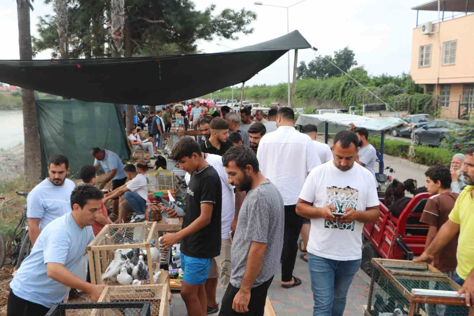 Adana'da kuş meraklıları kuş pazarında buluşuyor