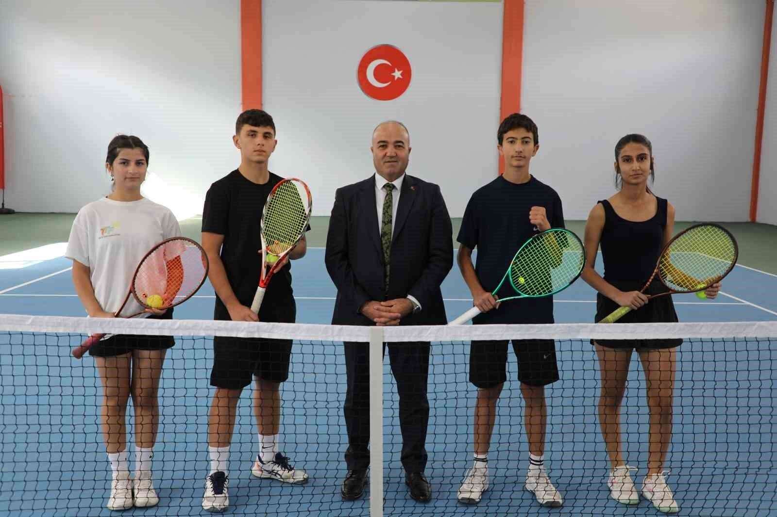 Ağrı'da Türkiye Tenis Ligi Doğu Anadolu Bölgesi Turnuvası başladı