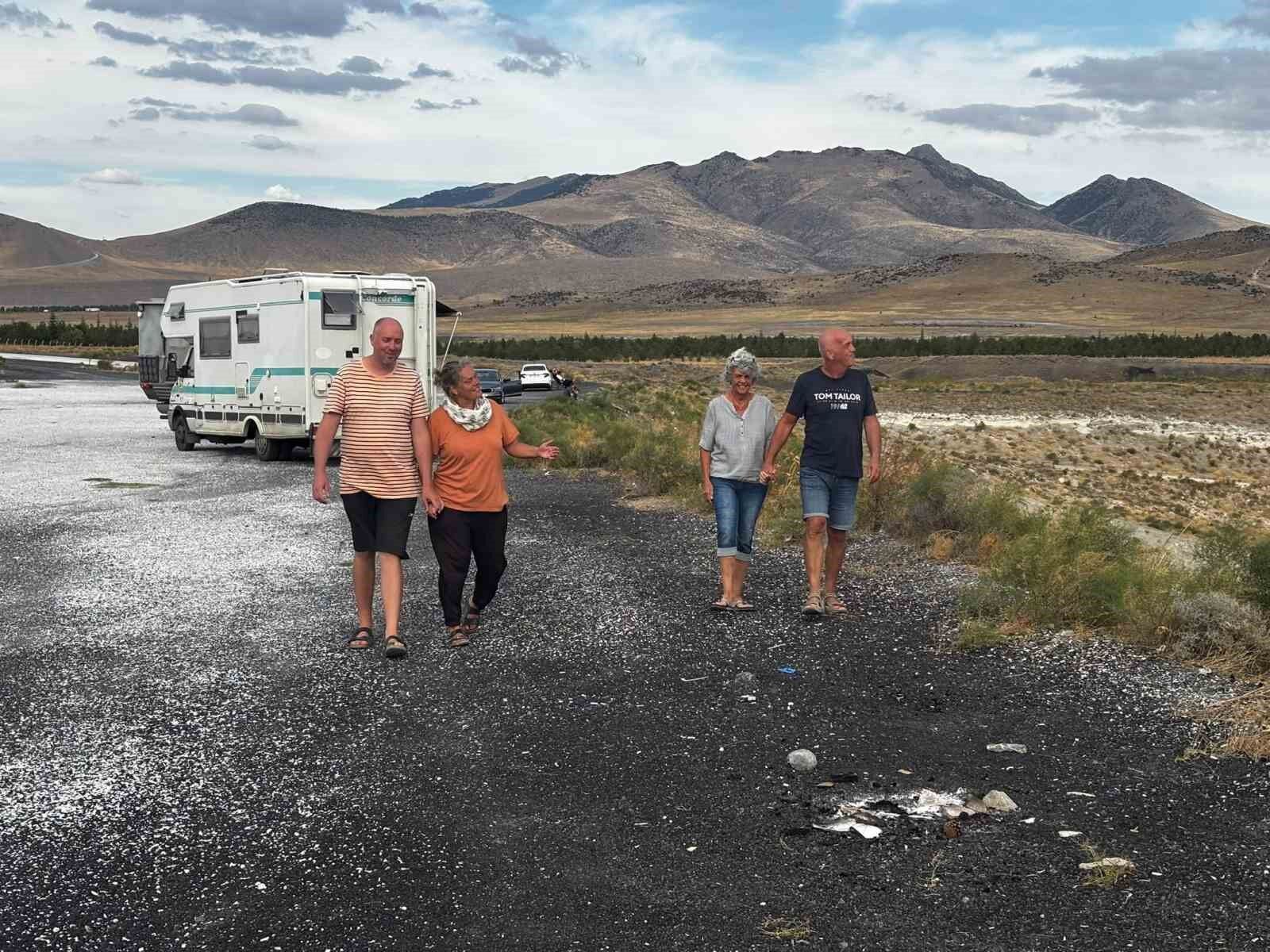 Alman turistler Karapınar'da kamp yaptı