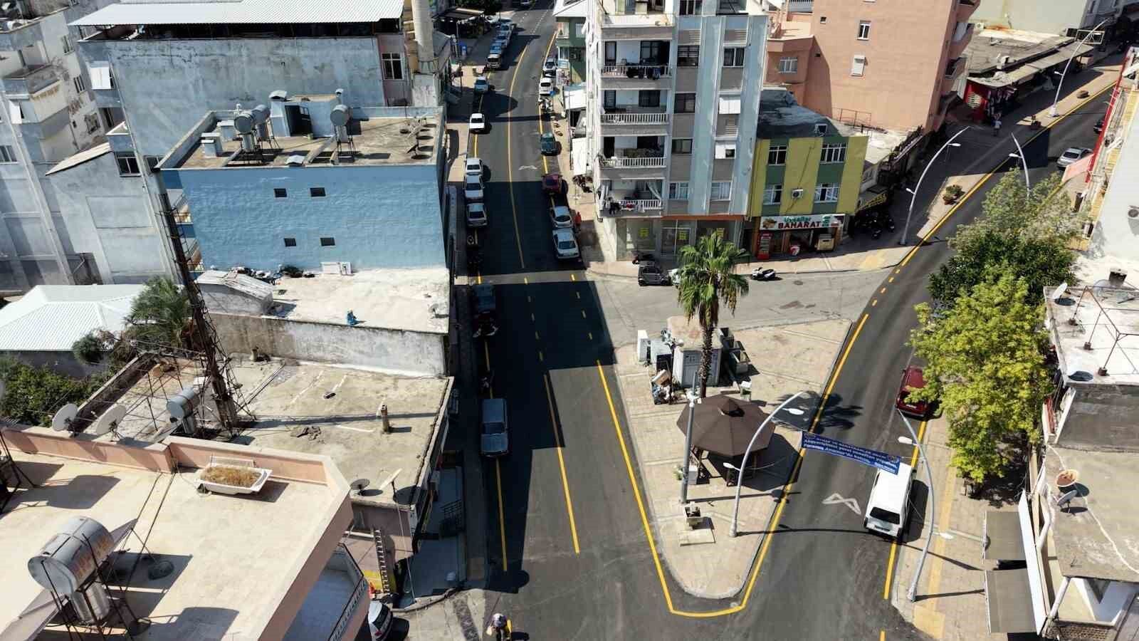 Anamur'da 3 cadde sıcak asfaltla yenilendi