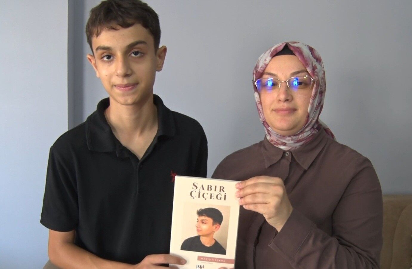 Anne ve oğlunun yıllar süren kanser mücadelesi şiirlerle buluştu: 'Kendimi yazarak iyileştirdiğimi fark ettim'