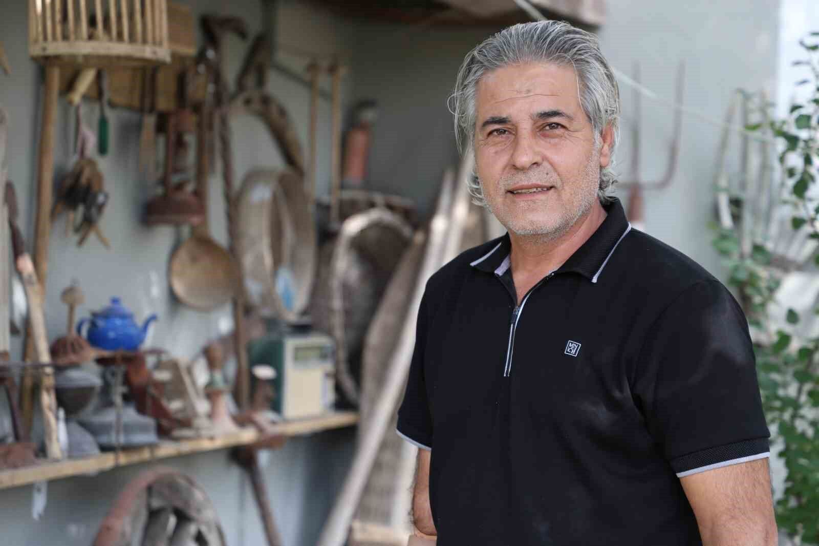 Asırlık tarım aletlerini topladı, bahçesini kültür sergisine dönüştürdü