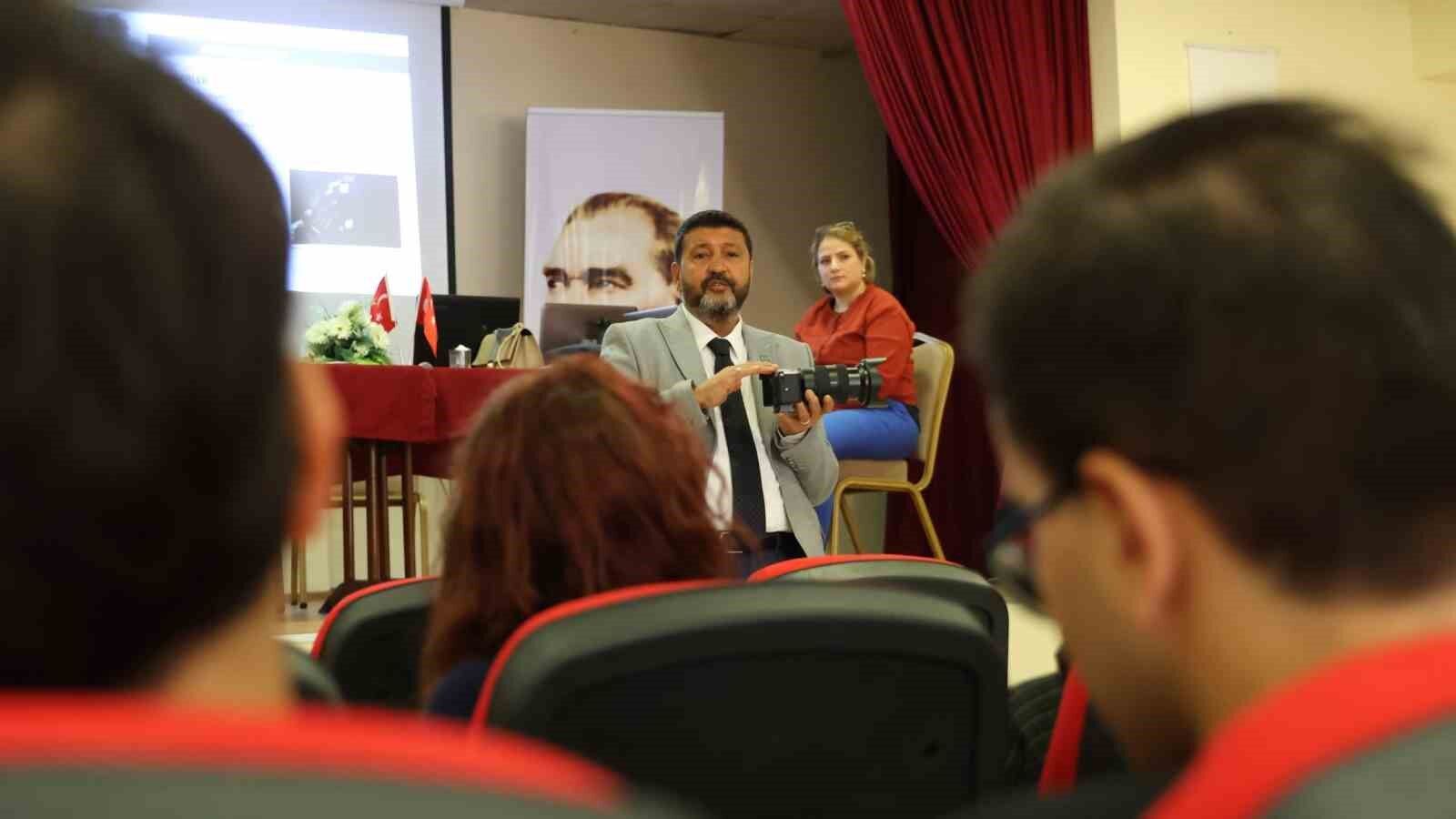 Aydın'da gençlere gazetecilik ve dijital içerik üretimi eğitimi
