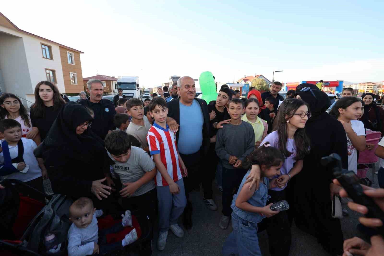 Aziziye'de güz akşamları coşkusu