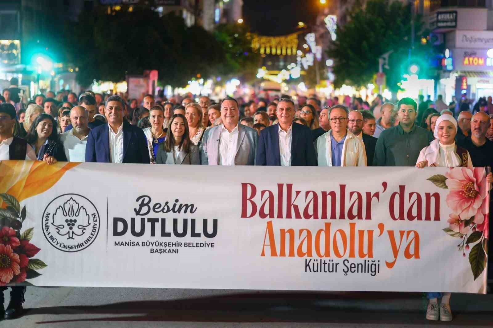 Balkanlardan Anadolu'ya Kültür Şenliği'nde Candan Erçetin coşkusu