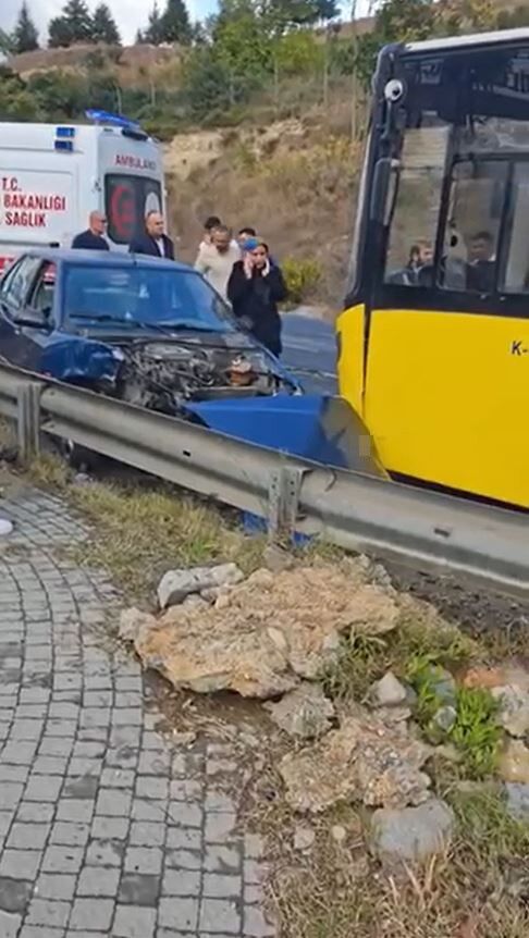 Başakşehir'de İETT otobüsü otomobille çarpıştı: 3 yaralı