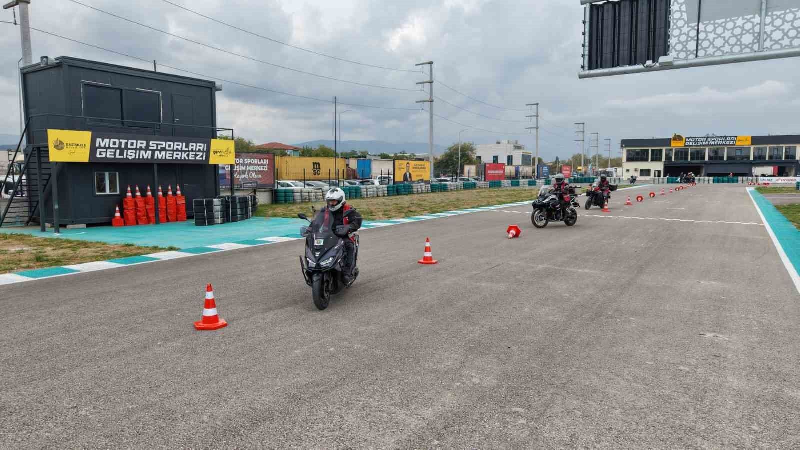 Başiskele'de motosiklet sürücülerine ücretsiz eğitim