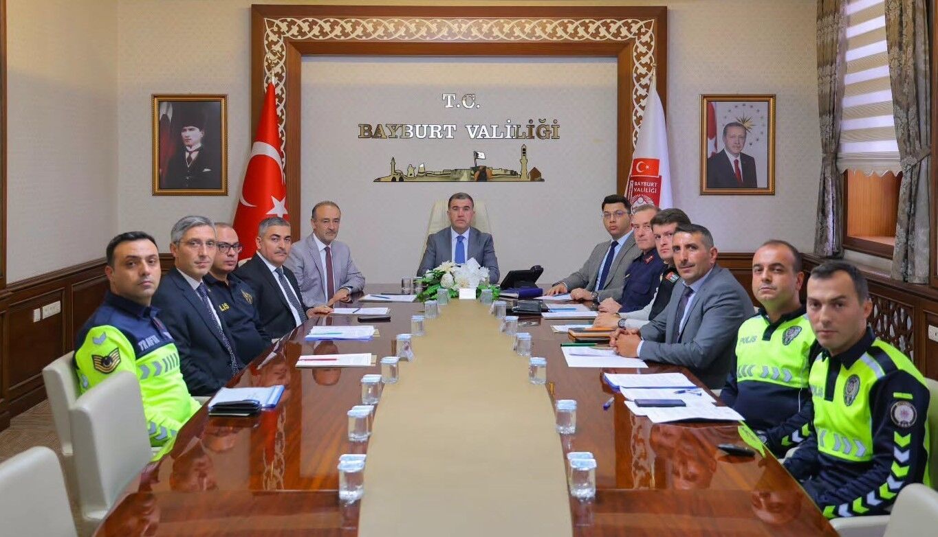 Bayburt'ta trafik düzenlemeleri ve ulaşım sorunları toplantıda görüşüldü