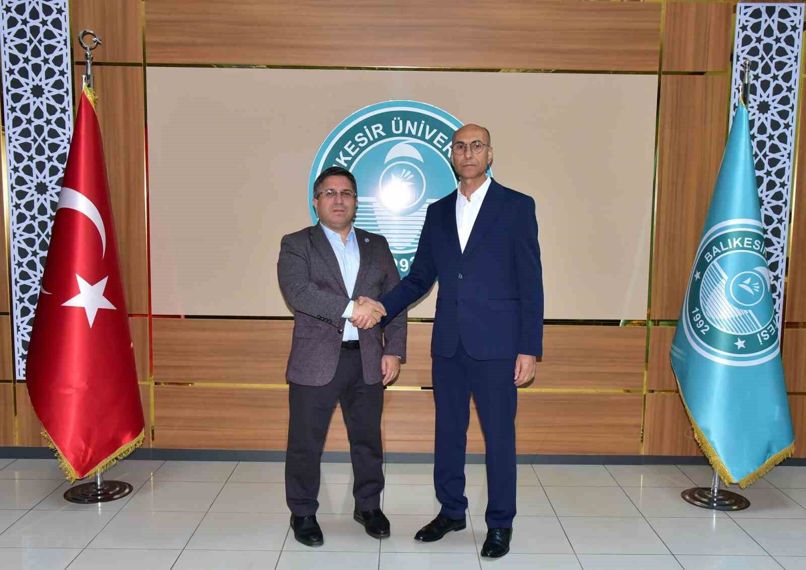 Bigadiç MYO'da Eğitime katkı sunan hayırsever İbrahim Duru'ya plaket
