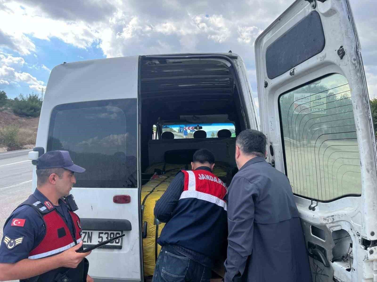 Bilecik'te düzensiz göç uygulamasında 3 aranan şahıs yakalandı