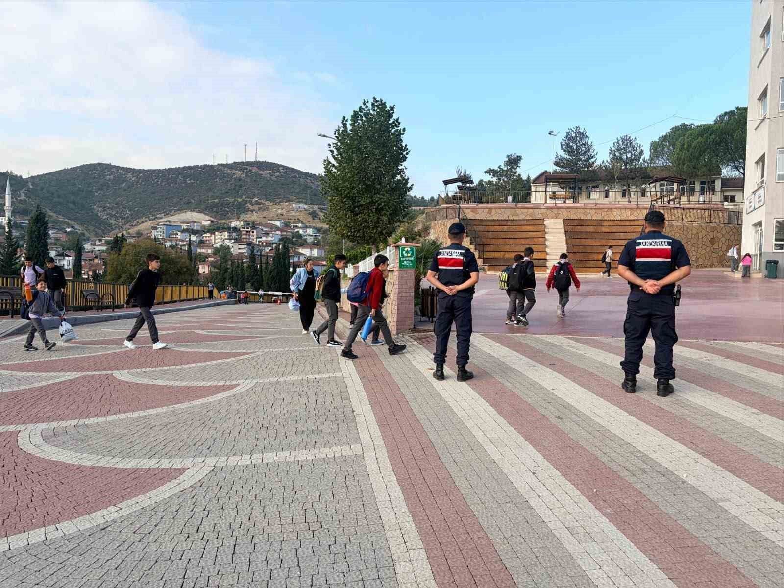 Bilecik'te okul çevrelerinde sıkı denetim: 397 şahıs kontrol edildi