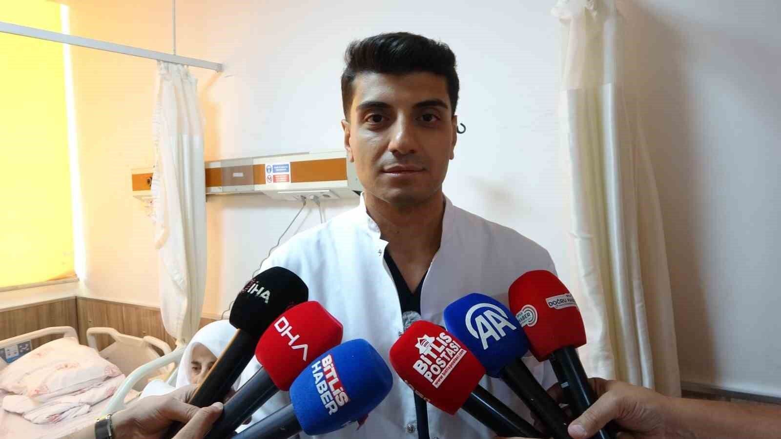 Bitlis'te 70 yaşındaki hastaya 7,5 saatlik kapalı bağırsak ameliyatı