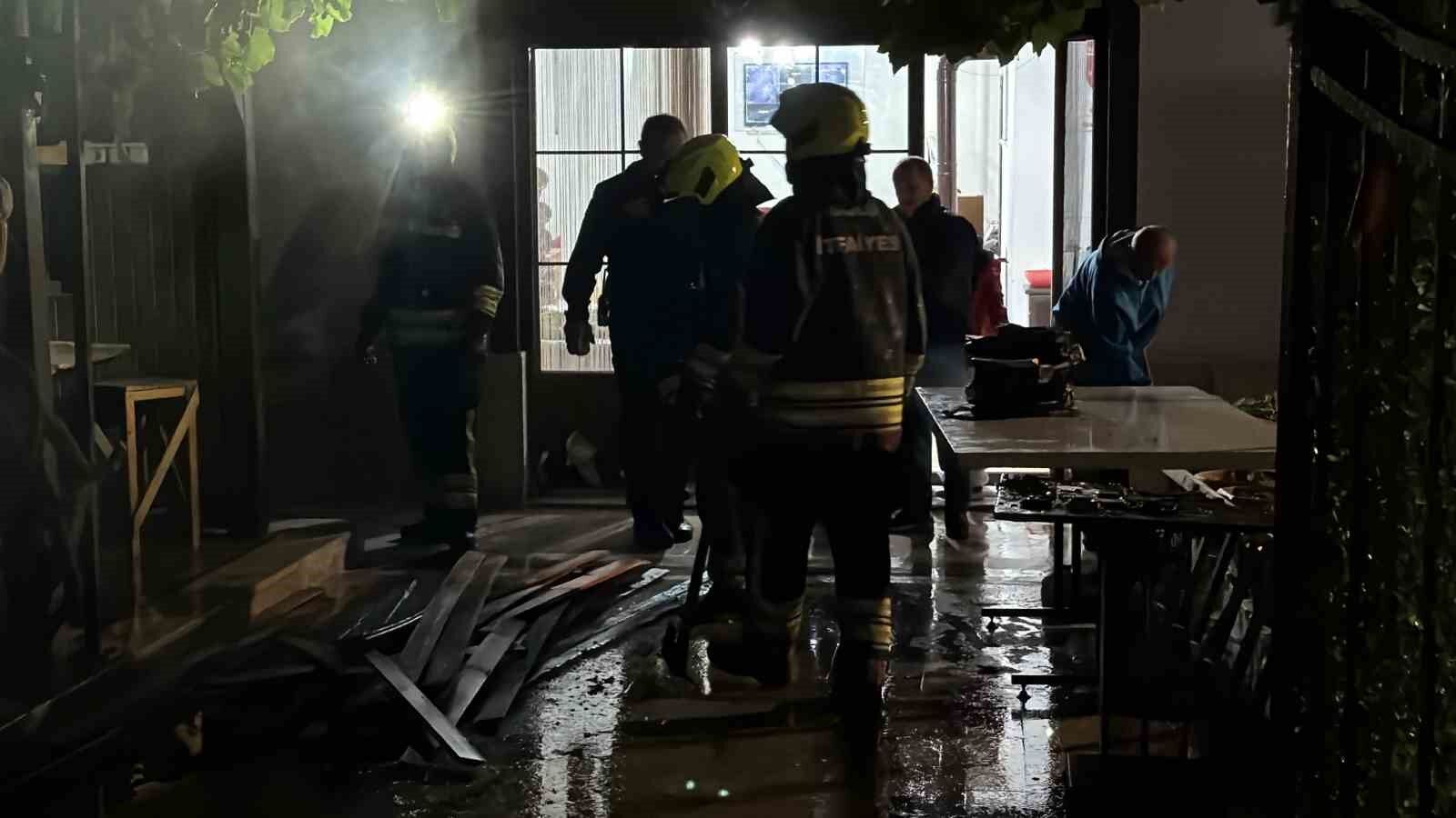 Bolu'da ikiz villanın bahçesinde çıkan yangın korkuttu