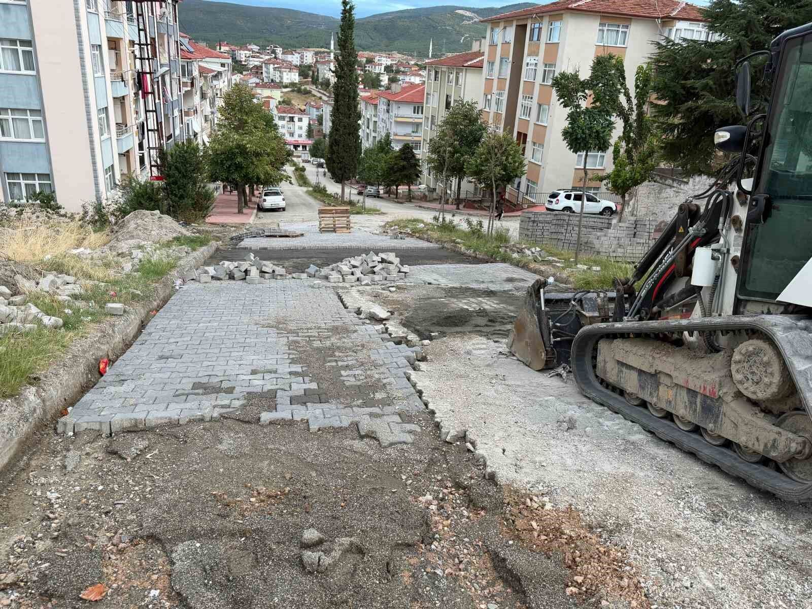 Boyabat'ta bozulan yollar onarılıyor