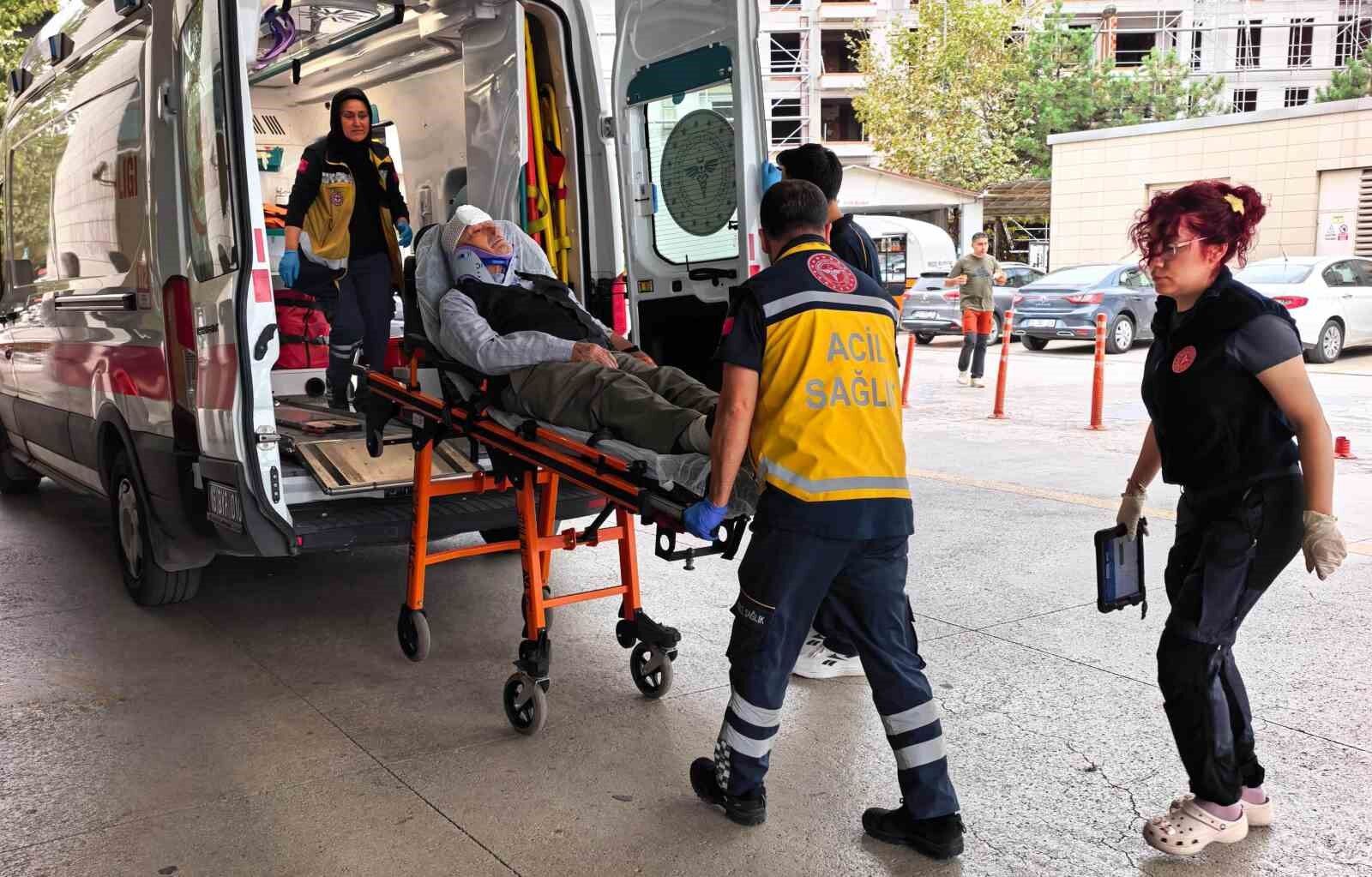 Bursa'da otomobil şarampole uçtu: 2 yaralı
