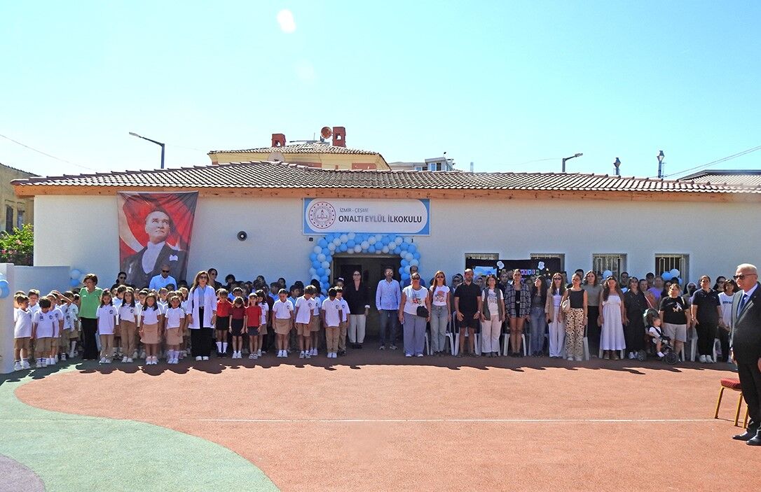 Çeşme'de İlköğretim Haftası yenilenen 16 Eylül İlkokulu'nda kutlandı